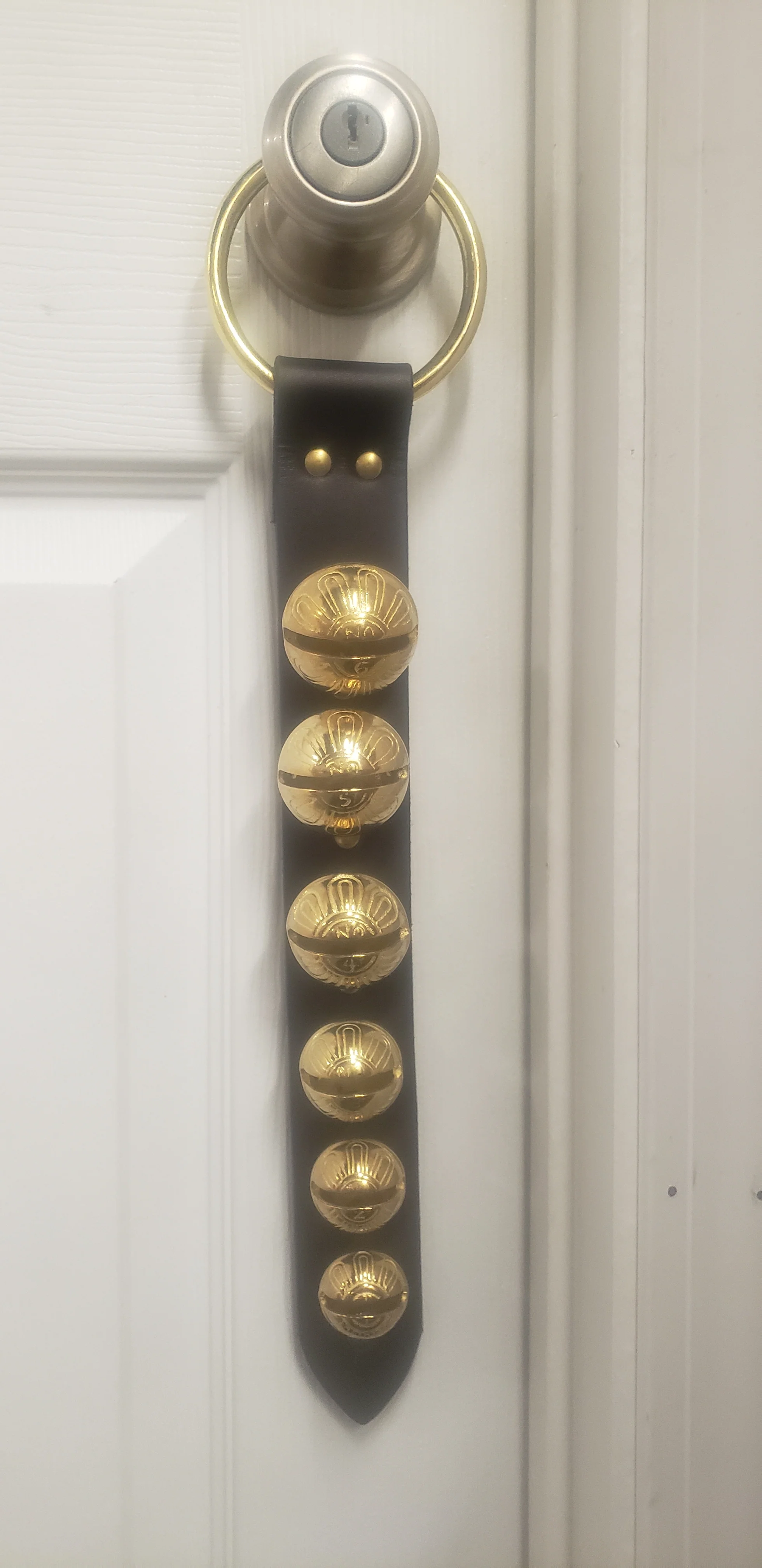 Door Hanger 6 Graduating Sleigh Bells - Image 3